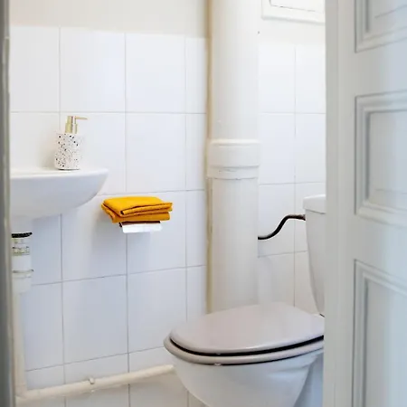 Bnbnook - Eiffel Tower - Cosy 1br For 4