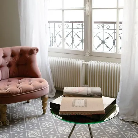 Bnbnook - Eiffel Tower - Cosy 1br For 4 Apartmán